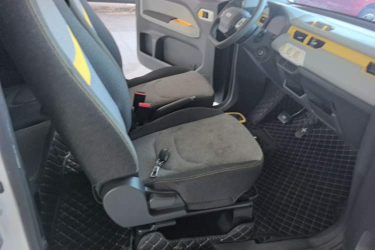 Used Chery QQ Ice Cream 2022 170km Sundae Phosphate Lithium-Ion Right Front Seat
