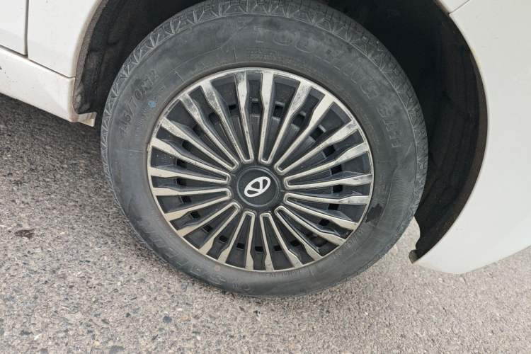 Used Chery QQ Ice Cream 2022 120km Conical Shape Lithium Iron Phosphate Right Front Wheel Hub
