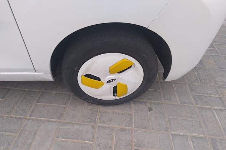 Used Chery QQ Ice Cream 2022 170km Sundae Phosphate Lithium-Ion Right Front Wheel Hub