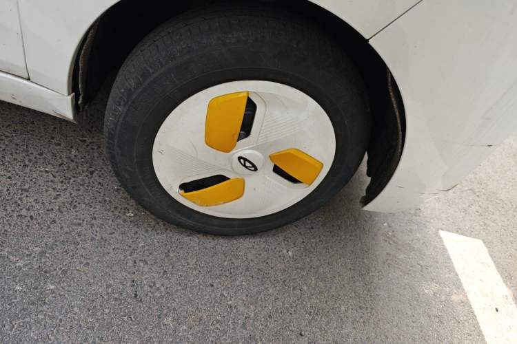 Used Chery QQ Ice Cream 2022 120km Milkshake Phosphate Lithium-Iron Right Front Wheel Hub