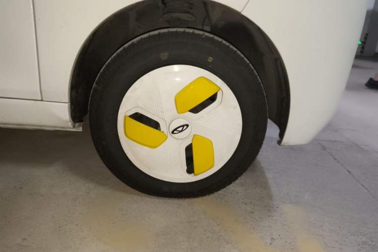 Used Chery QQ Ice Cream 2022 120km Conical Shape Lithium Iron Phosphate Right Front Wheel Hub