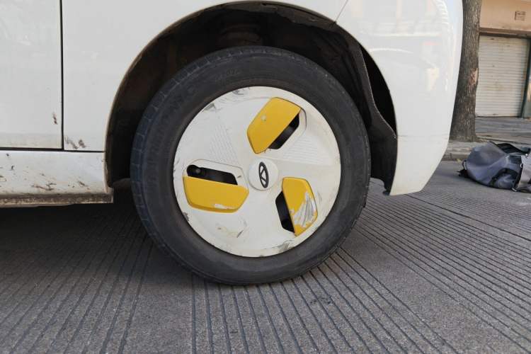 Used Chery QQ Ice Cream 2022 170km Sundae Phosphate Lithium-Ion Right Front Wheel Hub