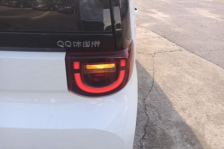 Used Chery QQ Ice Cream 2022 120km Conical Shape Lithium Iron Phosphate Right Rear Taillight