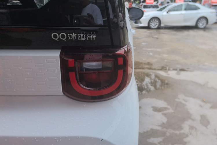 Used Chery QQ Ice Cream 2022 170km Sundae Phosphate Lithium-Ion Right Rear Taillight
