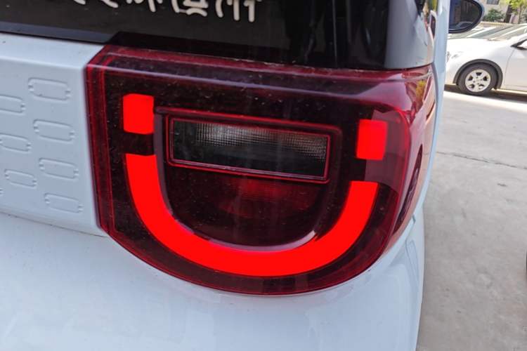 Used Chery QQ Ice Cream 2022 120km Conical Shape Lithium Iron Phosphate Right Rear Taillight