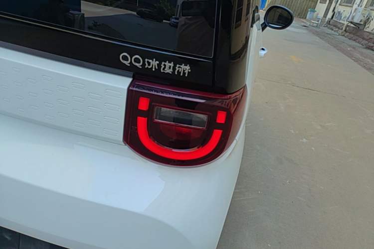 Used Chery QQ Ice Cream 2022 120km Milkshake Phosphate Lithium-Iron Right Rear Taillight