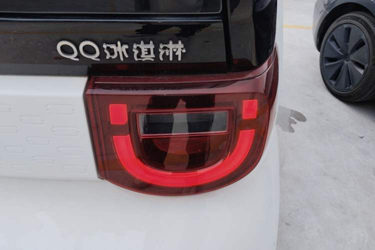 Used Chery QQ Ice Cream 2022 170km Sundae Phosphate Lithium-Ion Right Rear Taillight