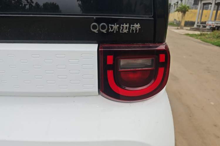 Used Chery QQ Ice Cream 2022 120km Conical Shape Lithium Iron Phosphate Right Rear Taillight