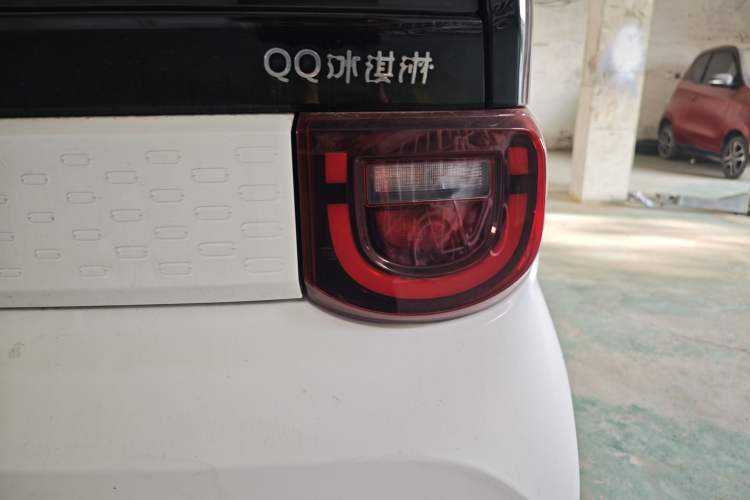 Used Chery QQ Ice Cream 2022 170km Sundae Phosphate Lithium-Ion Right Rear Taillight