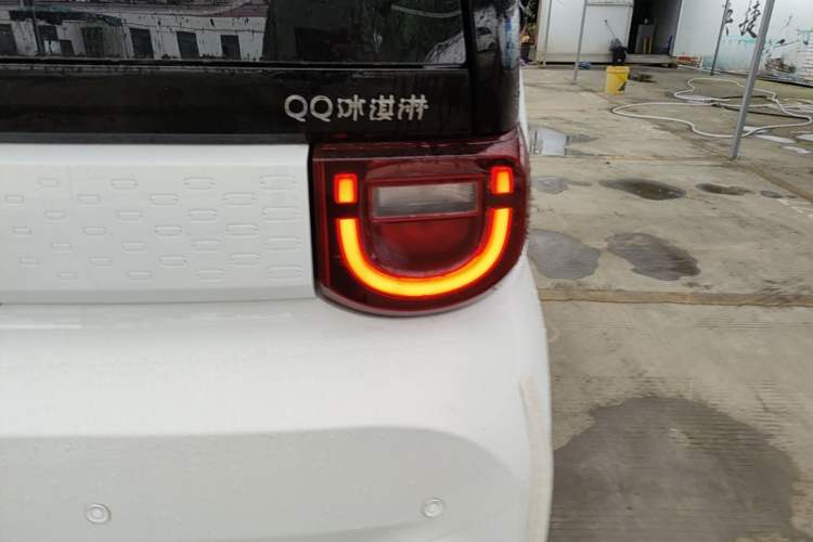 Used Chery QQ Ice Cream 2022 120km Milkshake Phosphate Lithium-Iron Right Rear Taillight