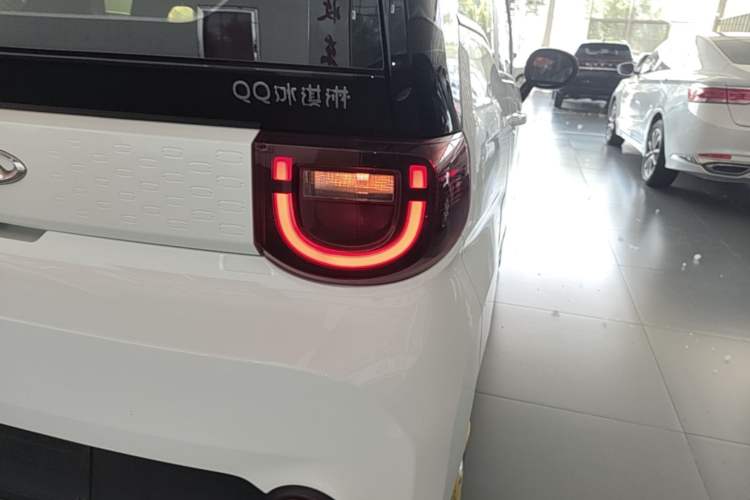 Used Chery QQ Ice Cream 2022 120km Conical Shape Lithium Iron Phosphate Right Rear Taillight