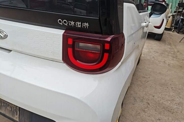 Used Chery QQ Ice Cream 2022 120km Conical Shape Lithium Iron Phosphate Right Rear Taillight