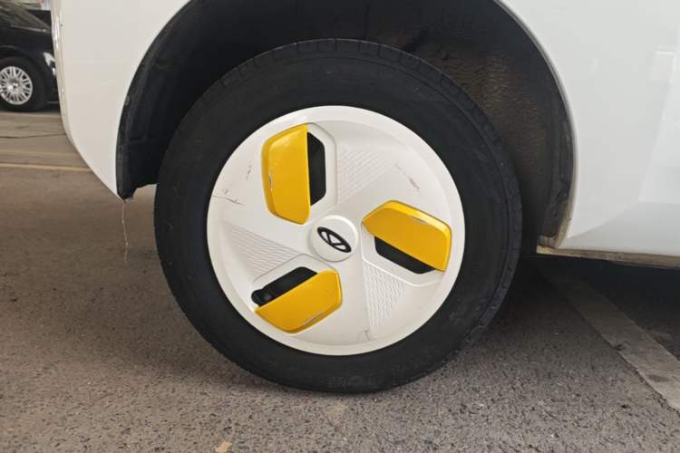 Used Chery QQ Ice Cream 2022 Pudding Model Right Rear Wheel Hub