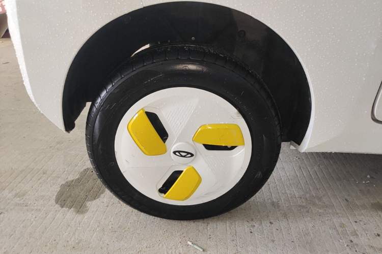 Used Chery QQ Ice Cream 2022 170km Sundae Phosphate Lithium-Ion Right Rear Wheel Hub