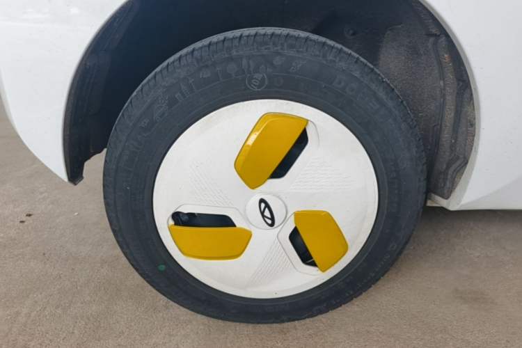 Used Chery QQ Ice Cream 2022 170km Sundae Phosphate Lithium-Ion Right Rear Wheel Hub