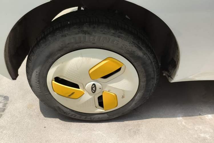 Used Chery QQ Ice Cream 2022 170km Sundae Phosphate Lithium-Ion Right Rear Wheel Hub