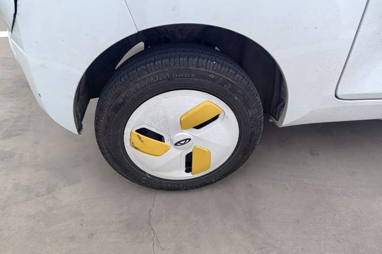 Used Chery QQ Ice Cream 2022 120km Milkshake Phosphate Lithium-Iron Right Rear Wheel Hub