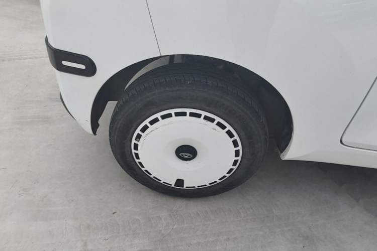 Used Chery QQ Ice Cream 2022 170km Sundae Phosphate Lithium-Ion Right Rear Wheel Hub