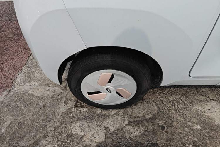 Used Chery QQ Ice Cream 2022 Pudding Model Right Rear Wheel Hub