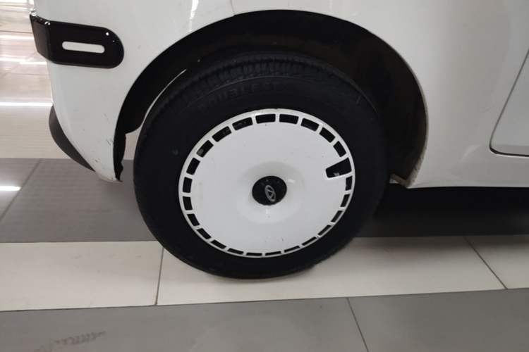 Used Chery QQ Ice Cream 2022 170km Sundae Phosphate Lithium-Ion Right Rear Wheel Hub