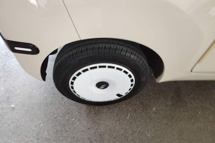 Used Chery QQ Ice Cream 2022 170km Sundae Phosphate Lithium-Ion Right Rear Wheel Hub