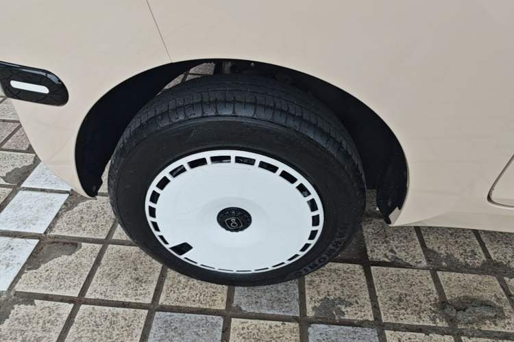 Used Chery QQ Ice Cream 2022 170km Sundae Phosphate Lithium-Ion Right Rear Wheel Hub