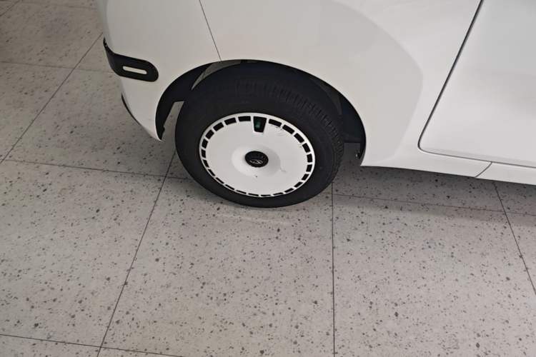 Used Chery QQ Ice Cream 2022 120km Conical Shape Lithium Iron Phosphate Right Rear Wheel Hub