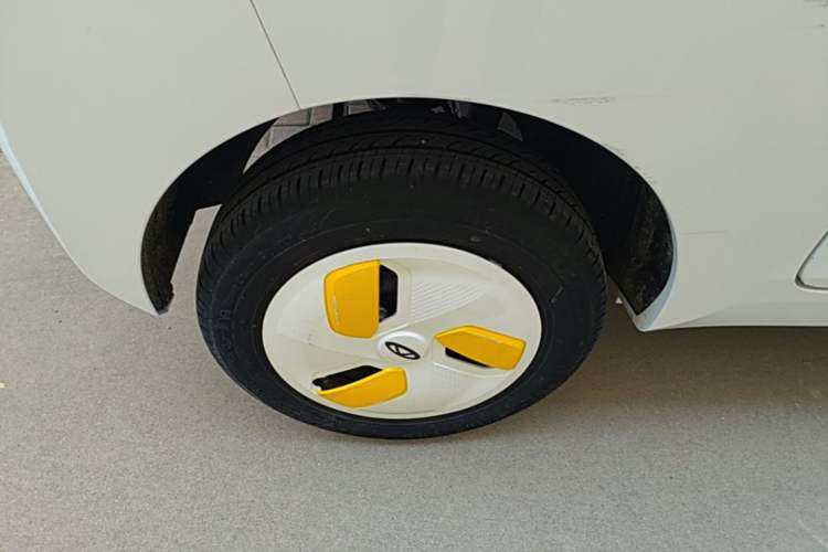 Used Chery QQ Ice Cream 2022 120km Milkshake Phosphate Lithium-Iron Right Rear Wheel Hub