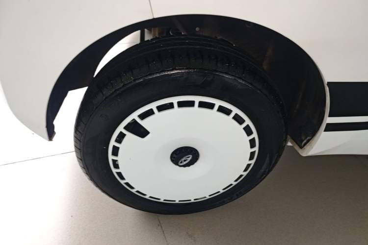 Used Chery QQ Ice Cream 2022 170km Sundae Phosphate Lithium-Ion Right Rear Wheel Hub