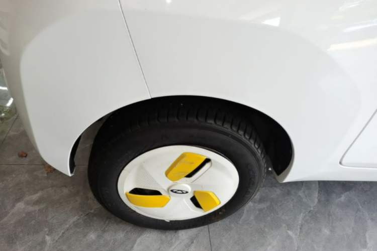 Used Chery QQ Ice Cream 2022 120km Conical Shape Lithium Iron Phosphate Right Rear Wheel Hub