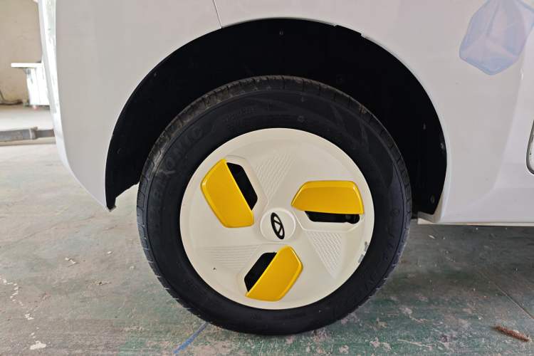 Used Chery QQ Ice Cream 2022 170km Sundae Phosphate Lithium-Ion Right Rear Wheel Hub
