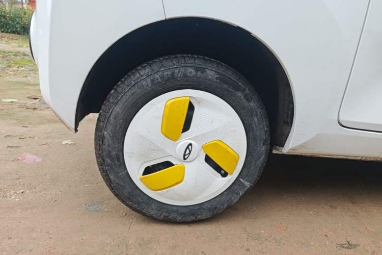 Used Chery QQ Ice Cream 2022 120km Conical Shape Lithium Iron Phosphate Right Rear Wheel Hub