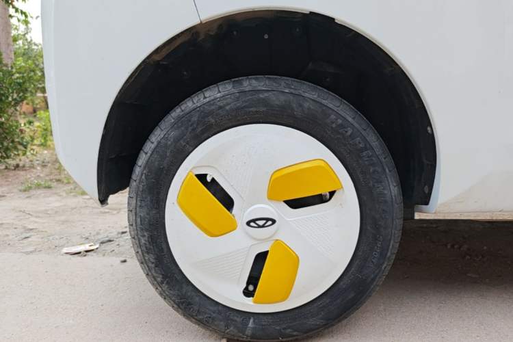 Used Chery QQ Ice Cream 2022 120km Conical Shape Lithium Iron Phosphate Right Rear Wheel Hub