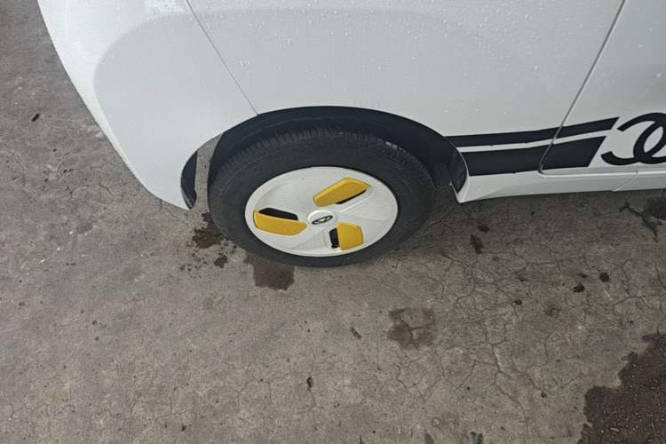 Used Chery QQ Ice Cream 2022 Pudding Model Right Rear Wheel Hub