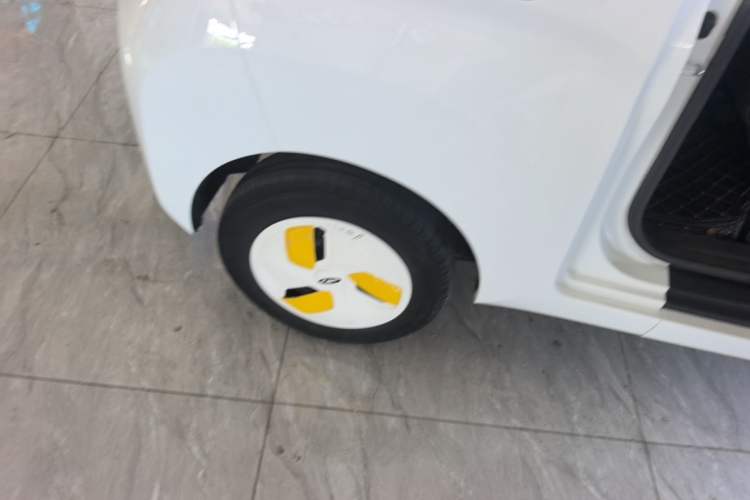 Used Chery QQ Ice Cream 2022 170km Sundae Phosphate Lithium-Ion Right Rear Wheel Hub