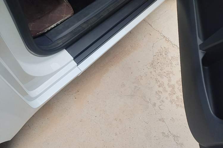 Used Chery QQ Ice Cream 2022 120km Conical Shape Lithium Iron Phosphate Right Side Sill