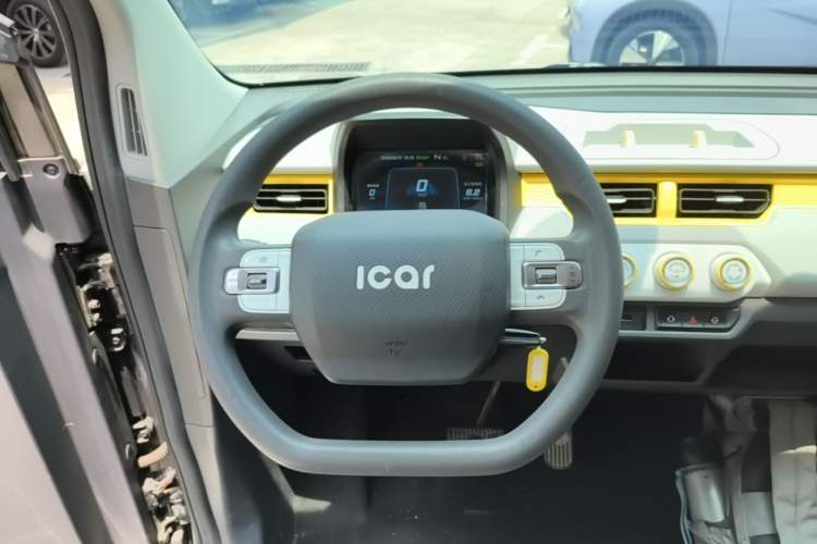 Used Chery QQ Ice Cream 2022 170km Sundae Phosphate Lithium-Ion Steering Wheel