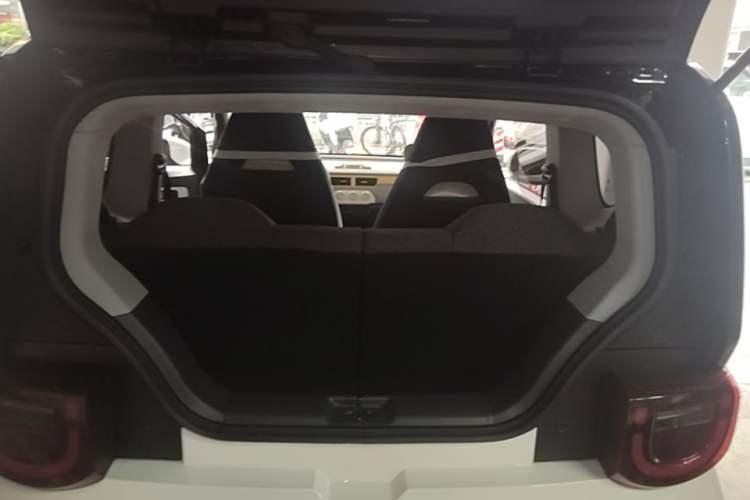 Used Chery QQ Ice Cream 2022 170km Sundae Phosphate Lithium-Ion Trunk