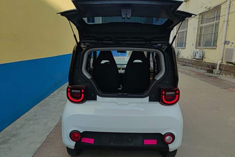 Used Chery QQ Ice Cream 2022 120km Milkshake Phosphate Lithium-Iron Trunk