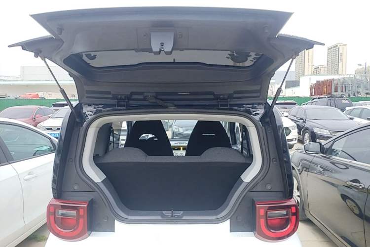 Used Chery QQ Ice Cream 2022 120km Conical Shape Lithium Iron Phosphate Trunk