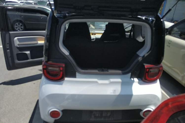 Used Chery QQ Ice Cream 2022 170km Sundae Phosphate Lithium-Ion Trunk