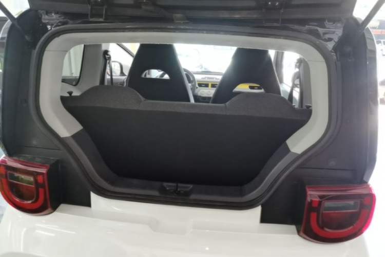 Used Chery QQ Ice Cream 2022 120km Conical Shape Lithium Iron Phosphate Trunk