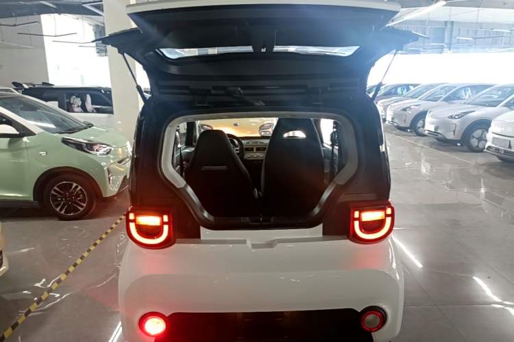 Used Chery QQ Ice Cream 2022 170km Sundae Phosphate Lithium-Ion Trunk