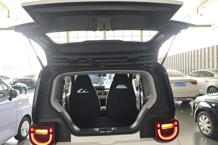 Used Chery QQ Ice Cream 2022 120km Conical Shape Lithium Iron Phosphate Trunk
