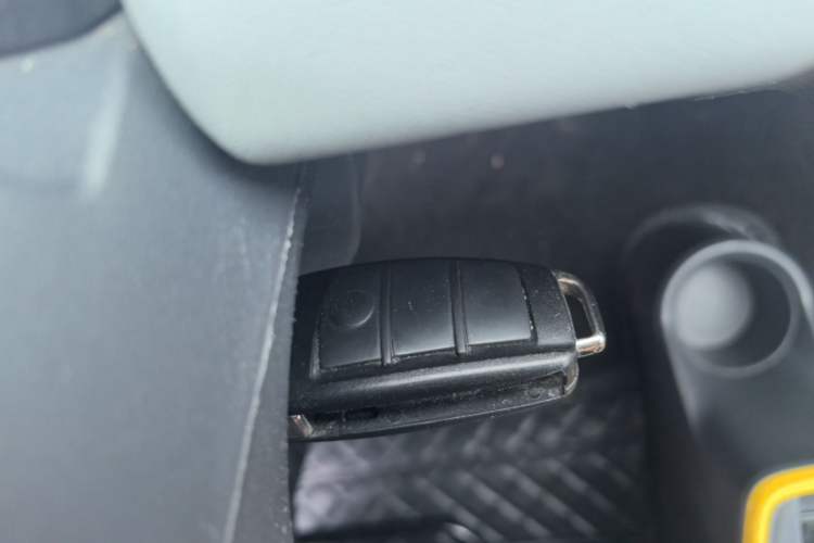 Used Chery QQ Ice Cream 2022 170km Sundae Phosphate Lithium-Ion Vehicle Key