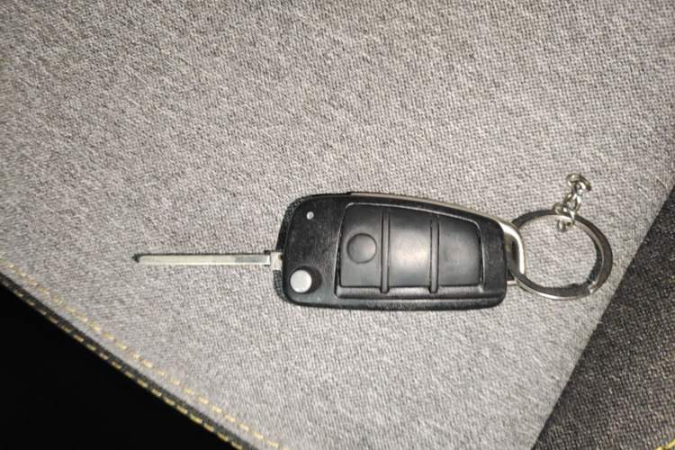 Used Chery QQ Ice Cream 2022 170km Sundae Phosphate Lithium-Ion Vehicle Key