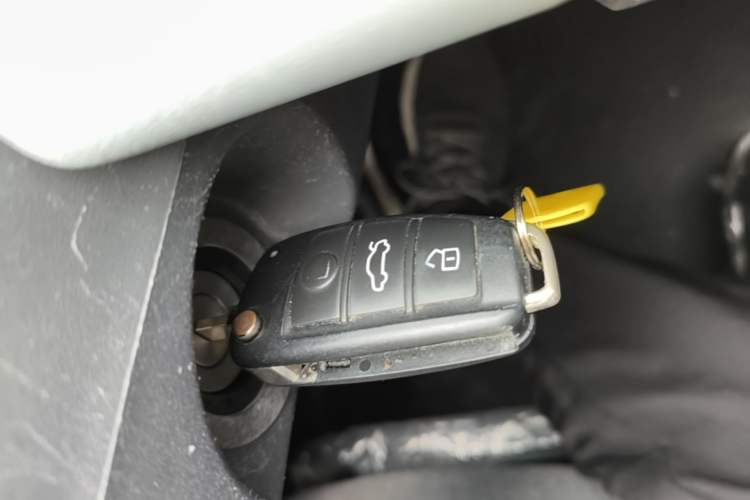 Used Chery QQ Ice Cream 2022 170km Sundae Phosphate Lithium-Ion Vehicle Key