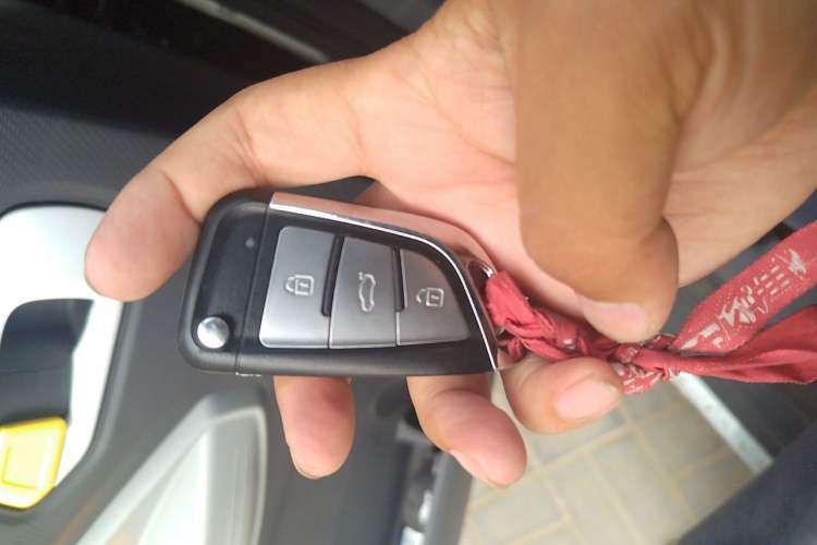 Used Chery QQ Ice Cream 2022 170km Sundae Phosphate Lithium-Ion Vehicle Key