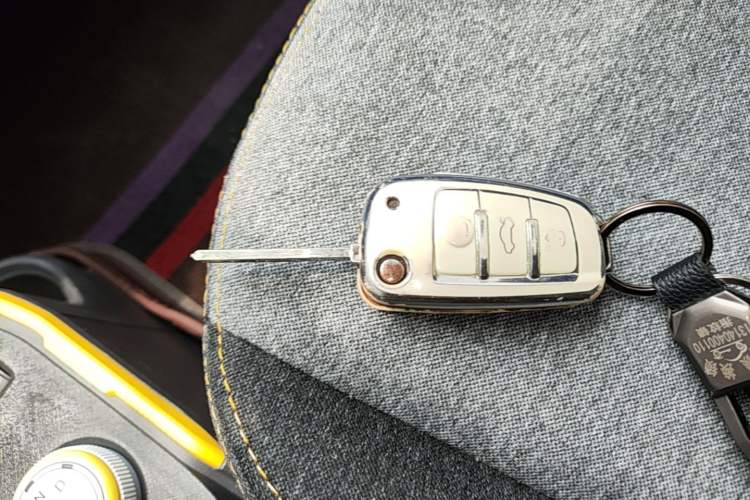 Used Chery QQ Ice Cream 2022 170km Sundae Phosphate Lithium-Ion Vehicle Key