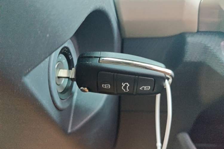 Used Chery QQ Ice Cream 2022 170km Sundae Phosphate Lithium-Ion Vehicle Key
